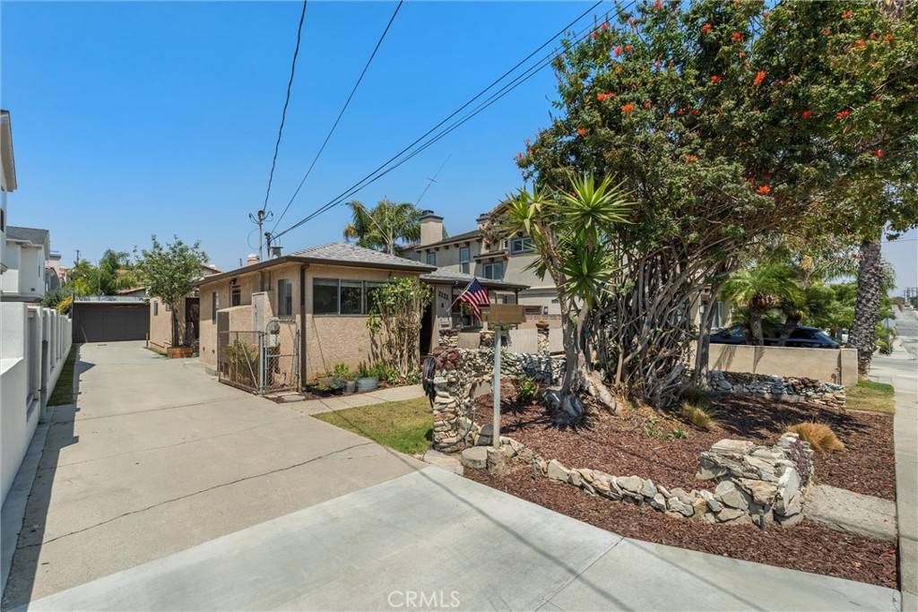 Redondo Beach, CA 90278,2121 Marshallfield LN