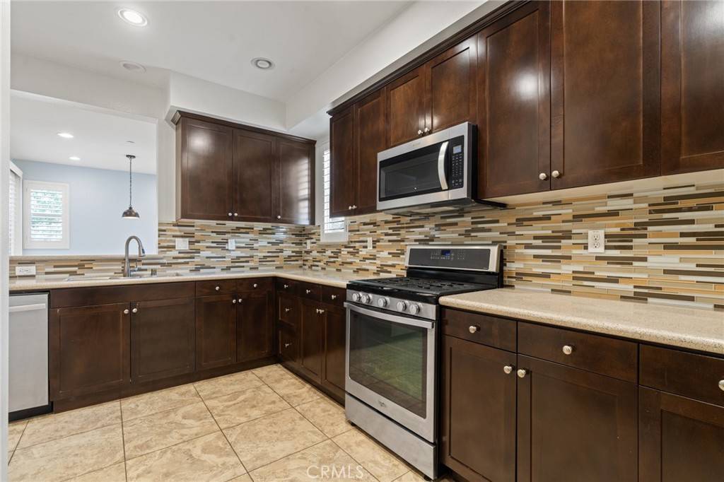 Hawthorne, CA 90250,13123 Park PL #101