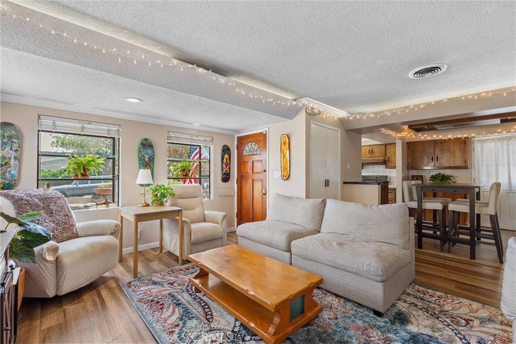 Redondo Beach, CA 90278,2121 Marshallfield LN