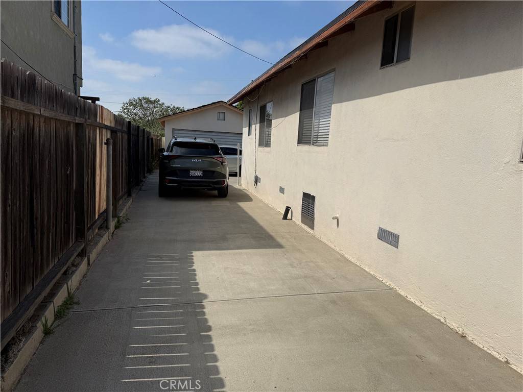 Compton, CA 90222,1662 E 124th ST