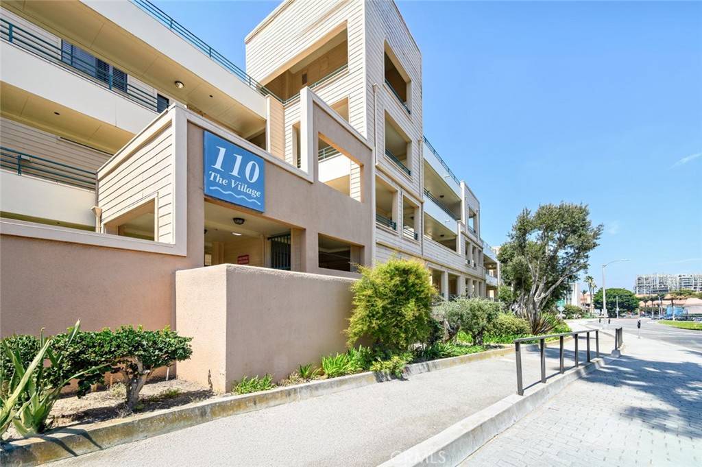 Redondo Beach, CA 90277,110 The Village #101