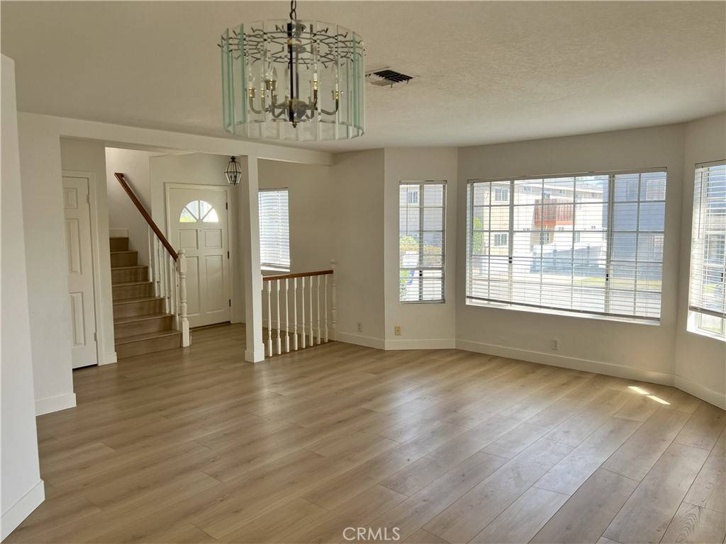 Redondo Beach, CA 90278,2209 Clark LN #1