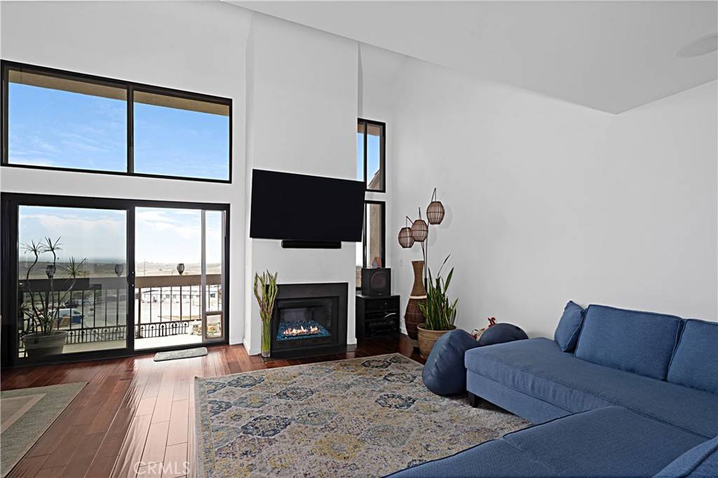 Playa Del Rey, CA 90293,8180 Manitoba ST #350