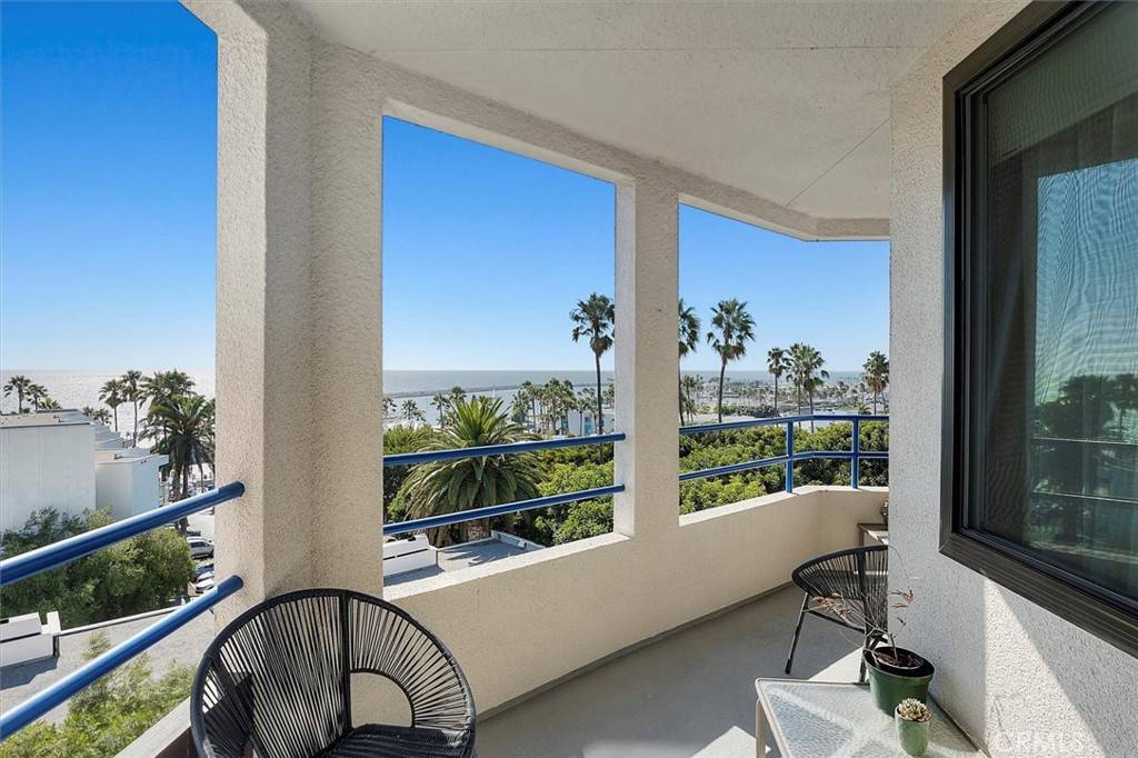 Redondo Beach, CA 90277,510 The Village #307