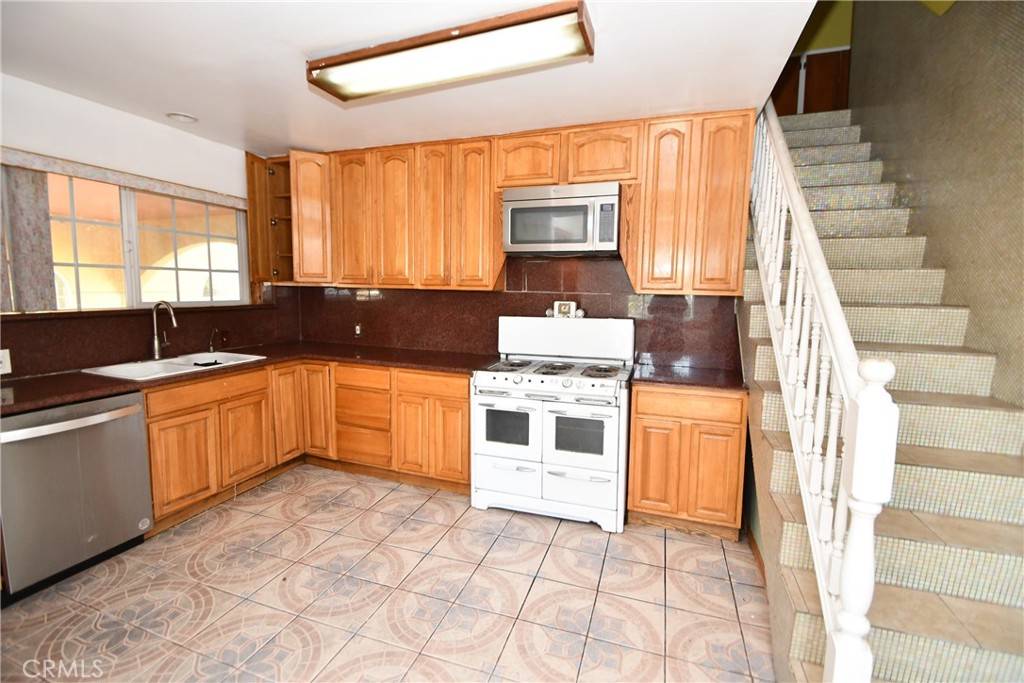 Hawthorne, CA 90250,14103 Fonthill AVE #A