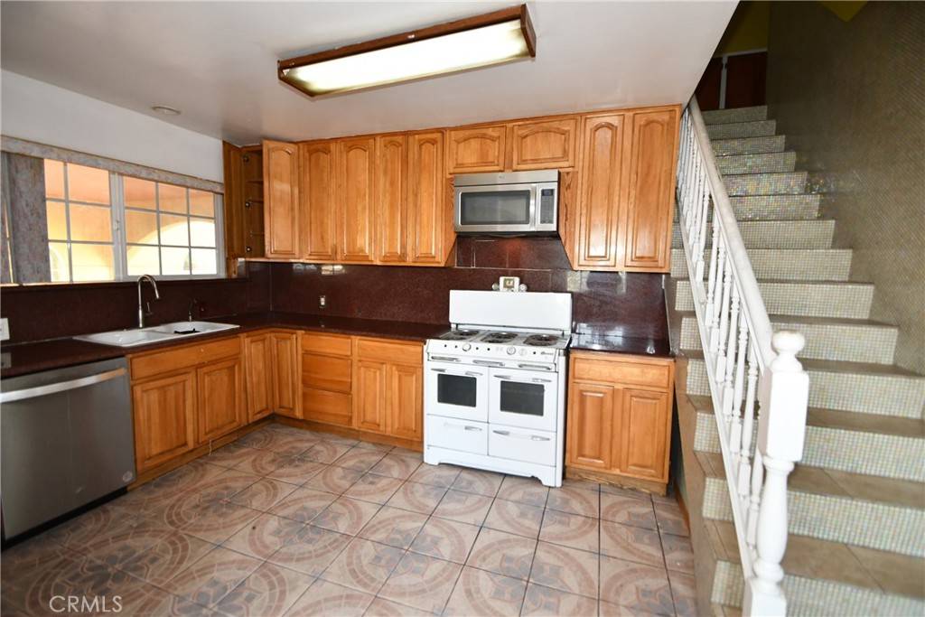 Hawthorne, CA 90250,14103 Fonthill AVE #A