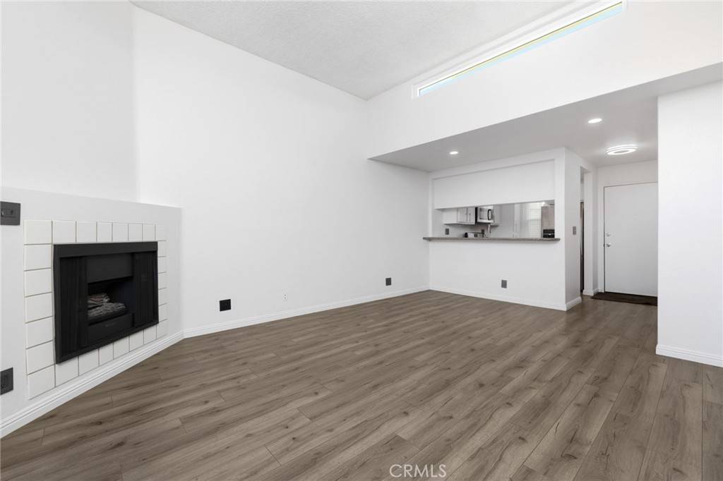 Long Beach, CA 90802,445 W 6th Street #409