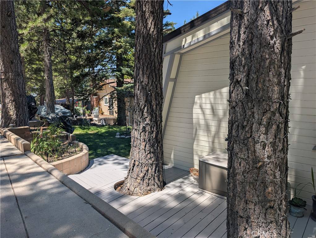 Running Springs, CA 92382,30741 Live Oak DR