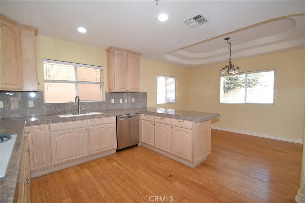 Redondo Beach, CA 90278,2203 Harriman LN #B
