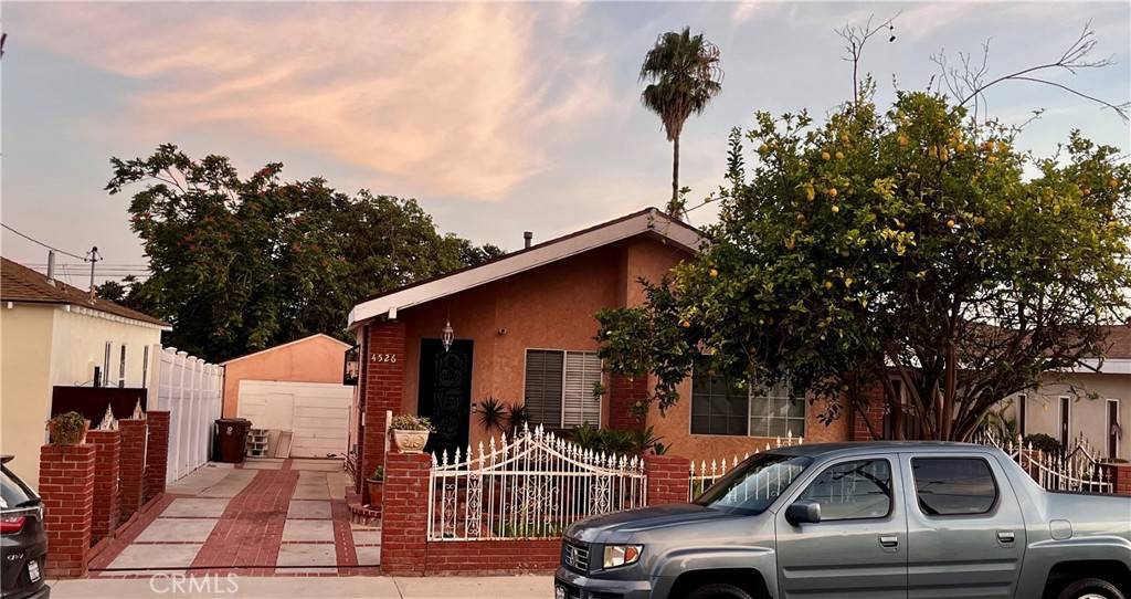 Hawthorne, CA 90250,4526 W 136th ST