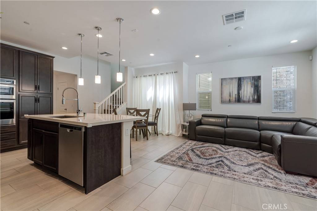 Inglewood, CA 90301,624 Daniel Freeman CIR