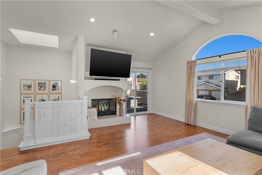 Redondo Beach, CA 90278,2213 Carnegie LN #A