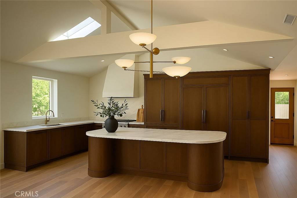 Los Angeles, CA 90045,6537 W 84th Place