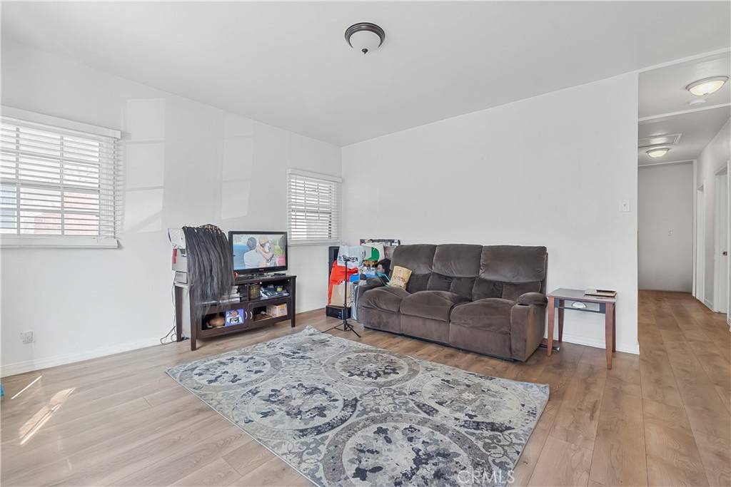 Los Angeles, CA 90003,201 W 75th ST