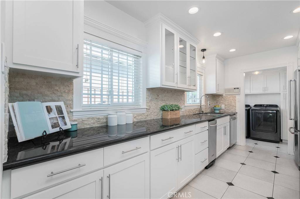 Manhattan Beach, CA 90266,1141 Tennyson ST