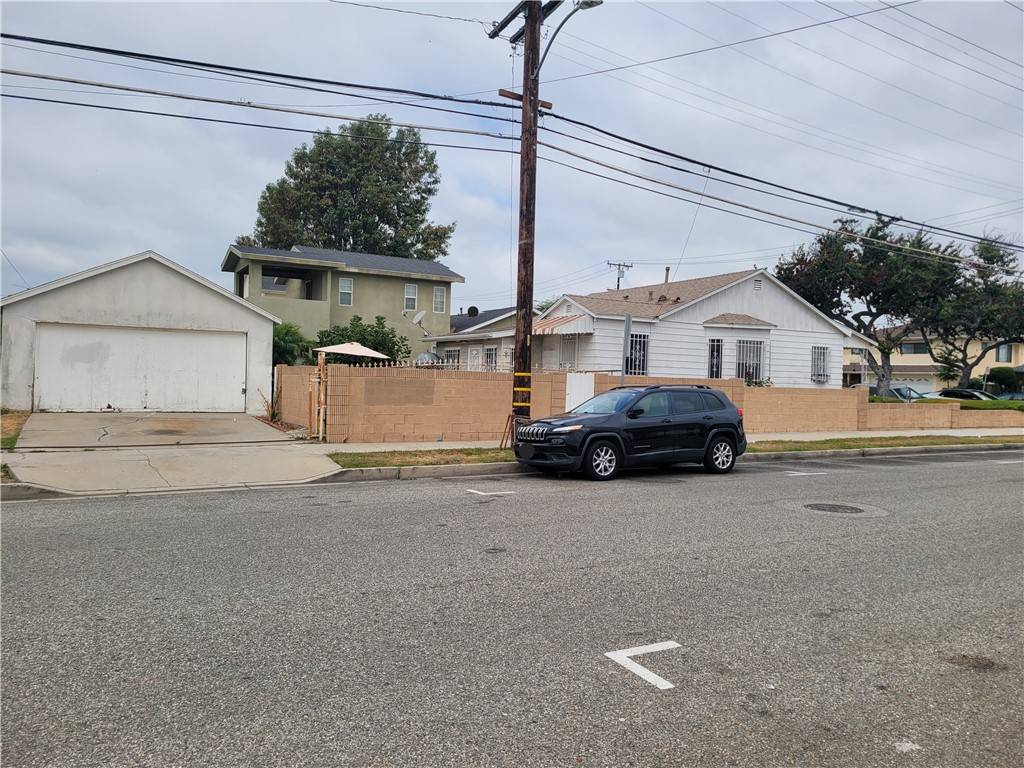 Hawthorne, CA 90250,4302 W 133rd