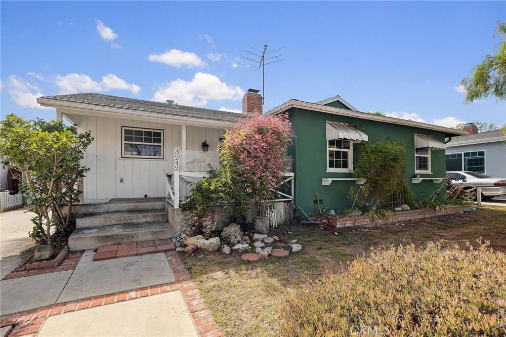 Torrance, CA 90503,3242 Torrance BLVD