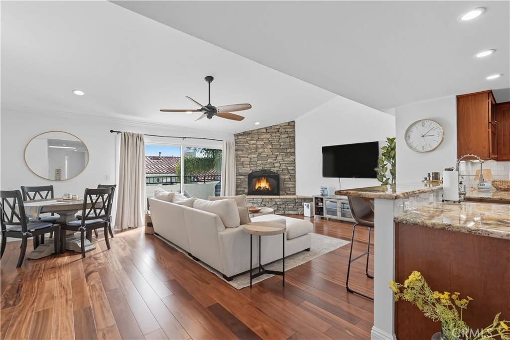 Redondo Beach, CA 90277,220 S Helberta AVE #E