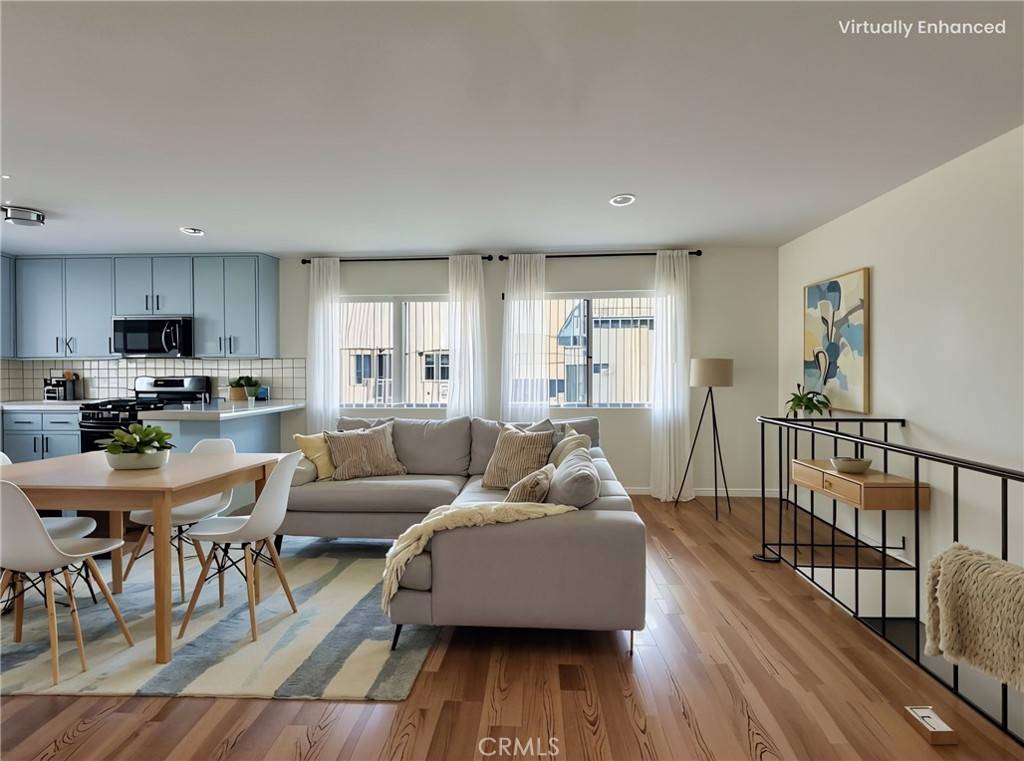 Hermosa Beach, CA 90254,28 20th CT