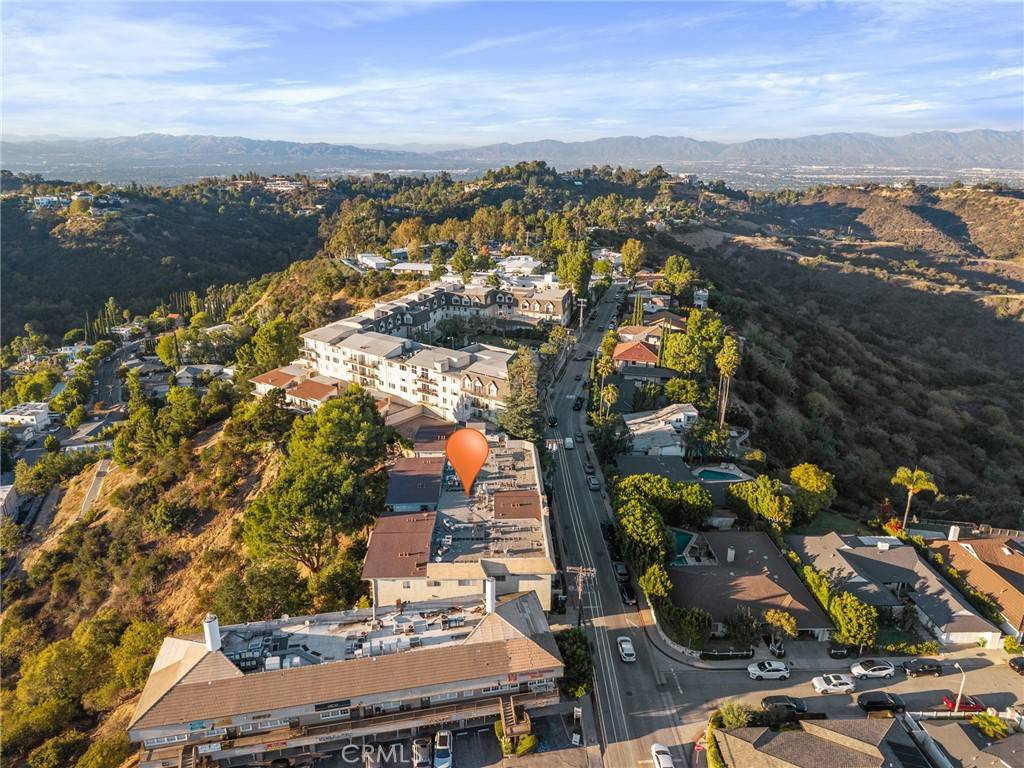 Los Angeles, CA 90077,2345 Roscomare #302