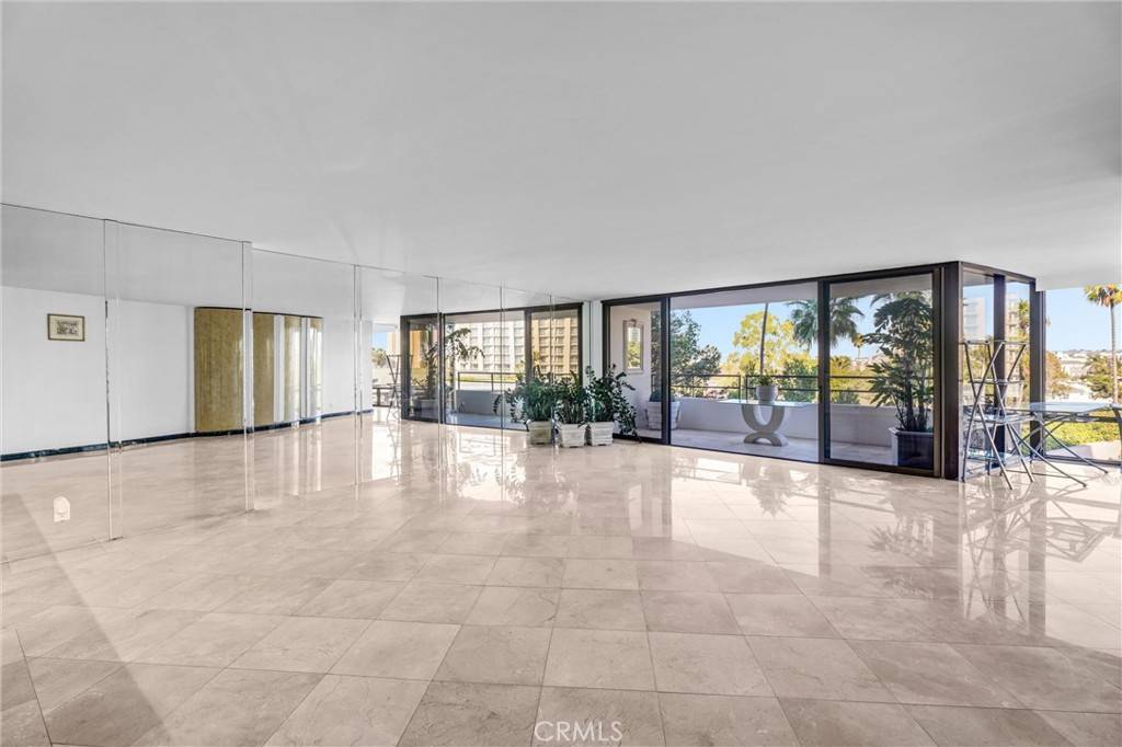 Marina Del Rey, CA 90292,4337 Marina City Dr #149