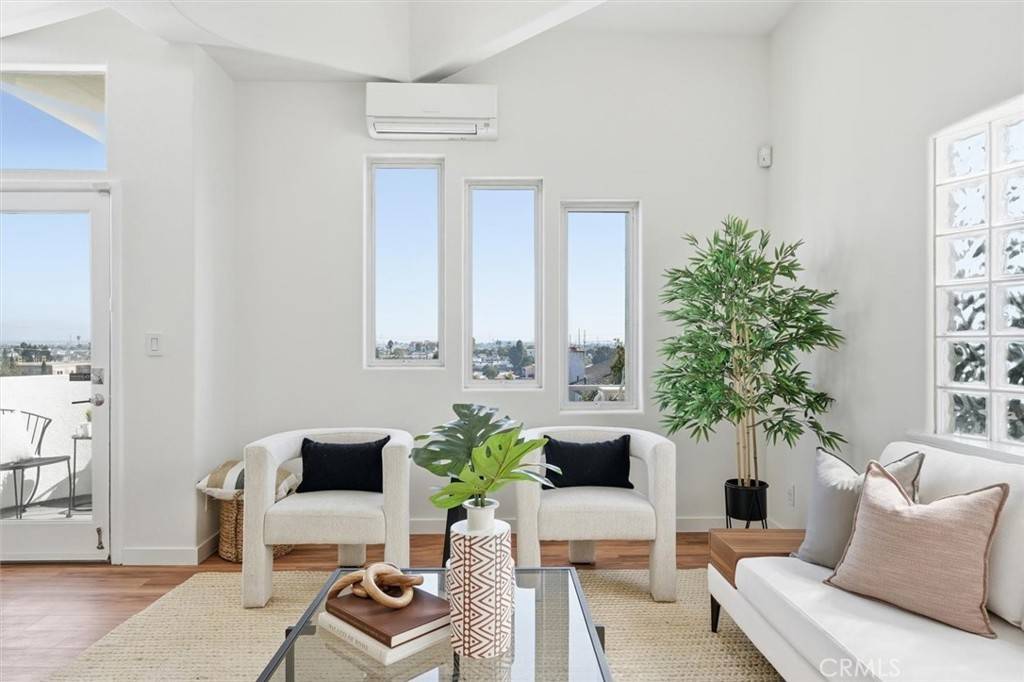 Redondo Beach, CA 90278,1752 Carver ST