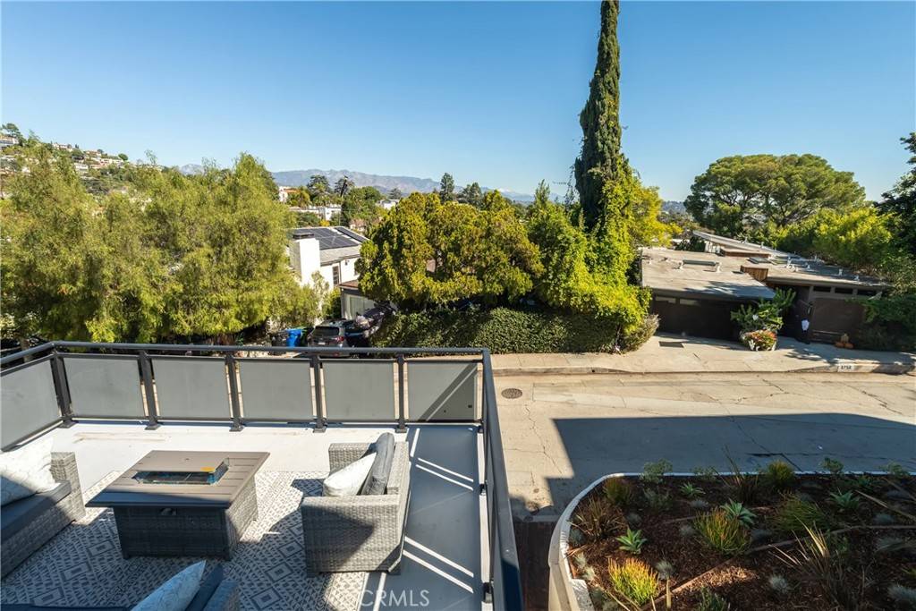 Los Angeles, CA 90027,2255 Talmadge