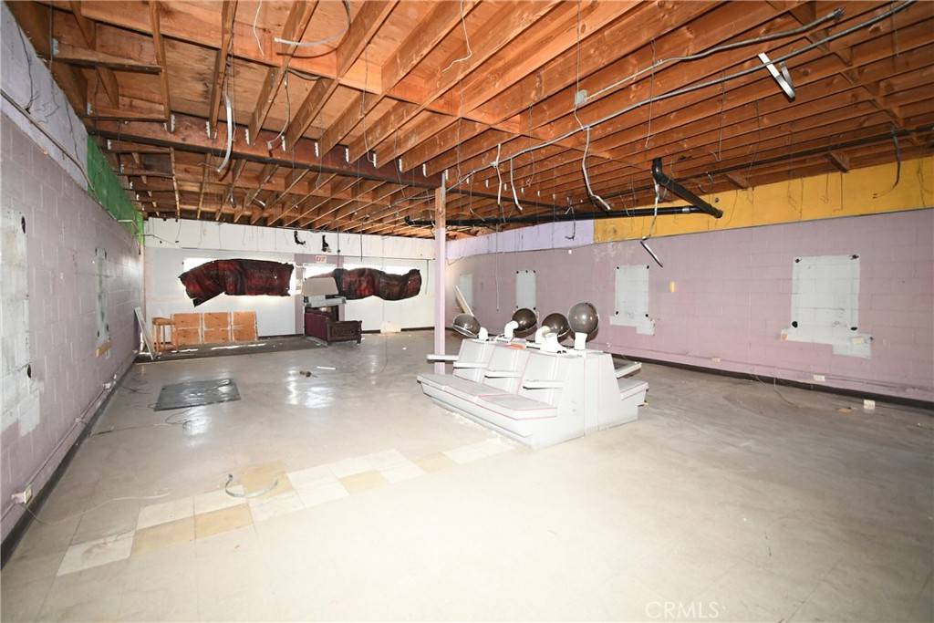 Compton, CA 90220,543 W Compton