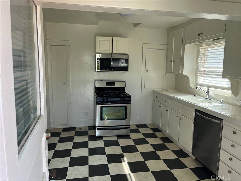 Redondo Beach, CA 90277,111 S Juanita