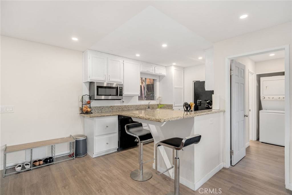 Long Beach, CA 90804,2507 E 15th #213