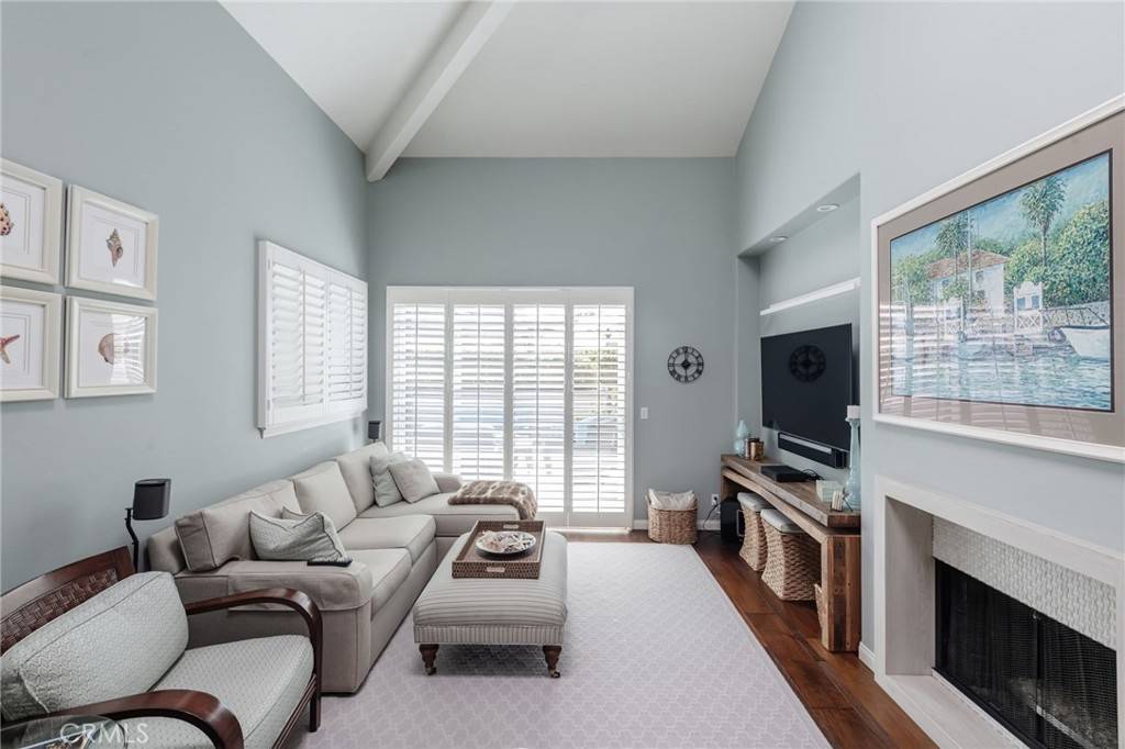 Manhattan Beach, CA 90266,1 Santa Rosa CT