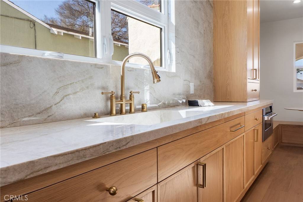 Los Angeles, CA 90008,3924 Dublin