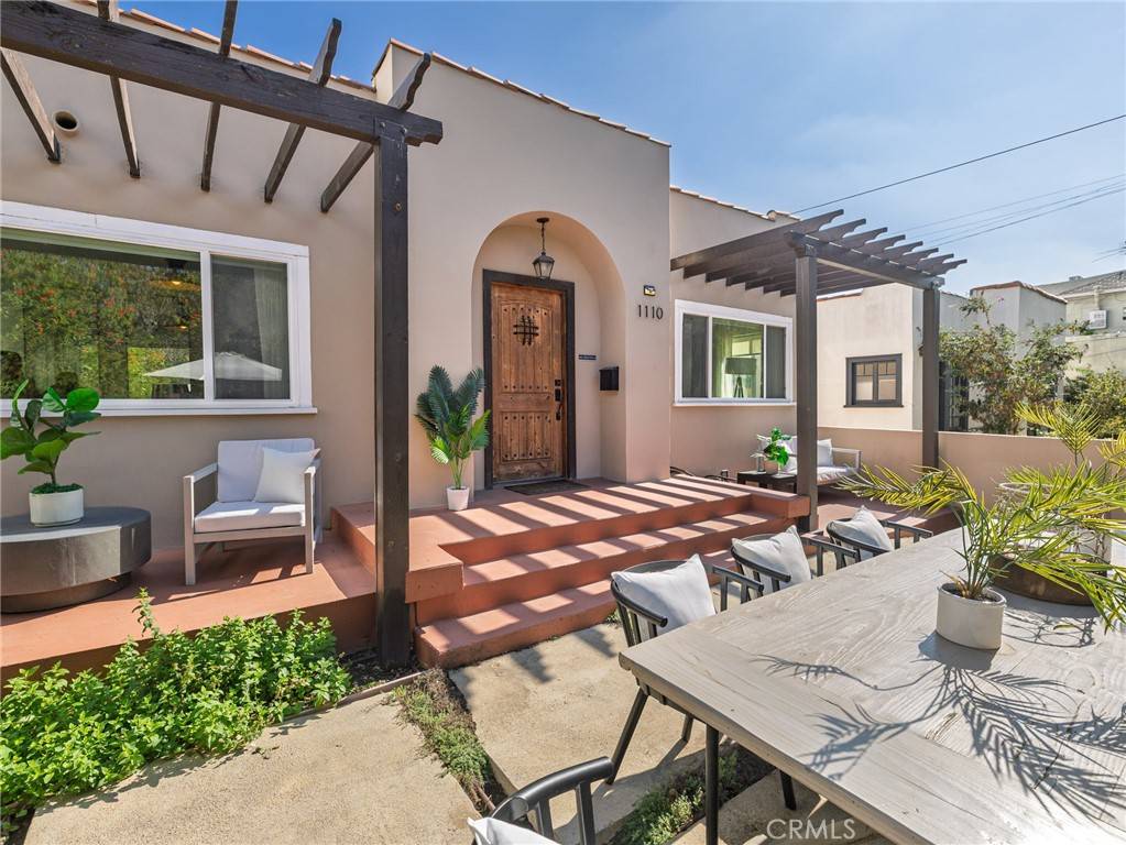 Los Angeles, CA 90019,1110 Queen Anne