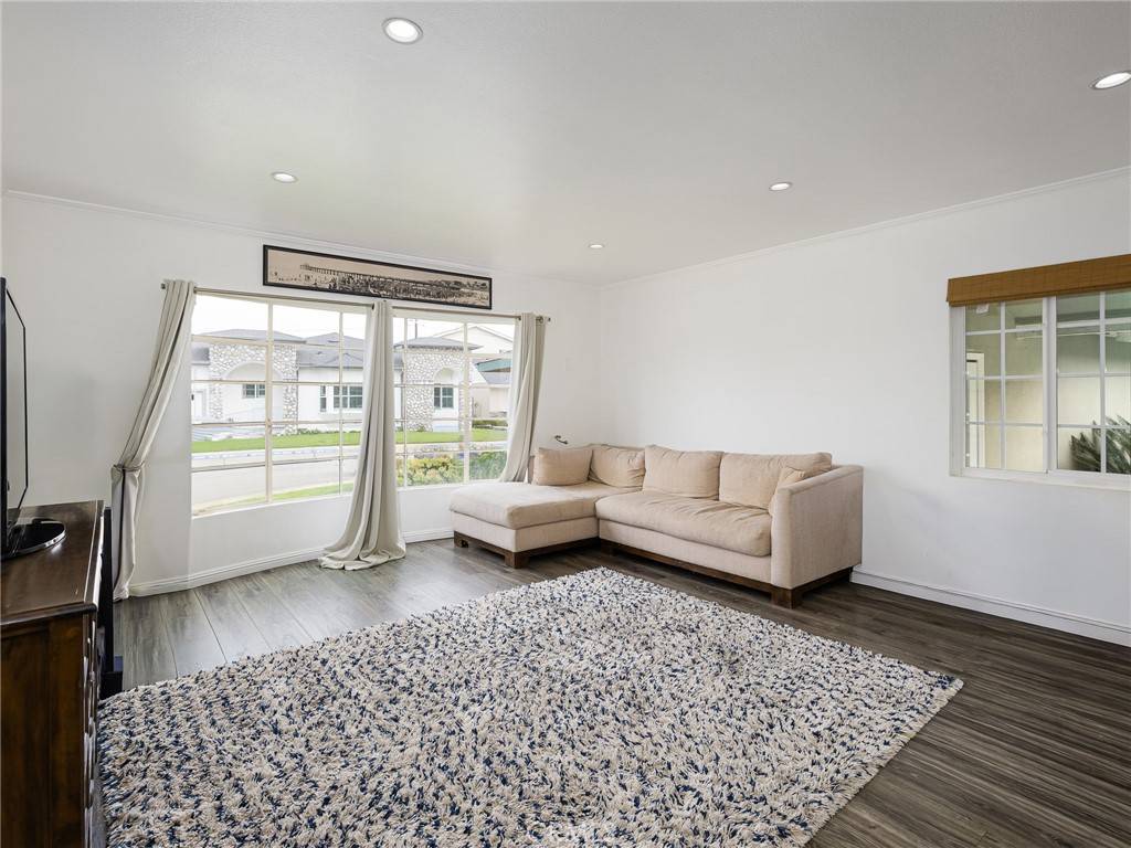 Hawthorne, CA 90250,12509 Manor DR