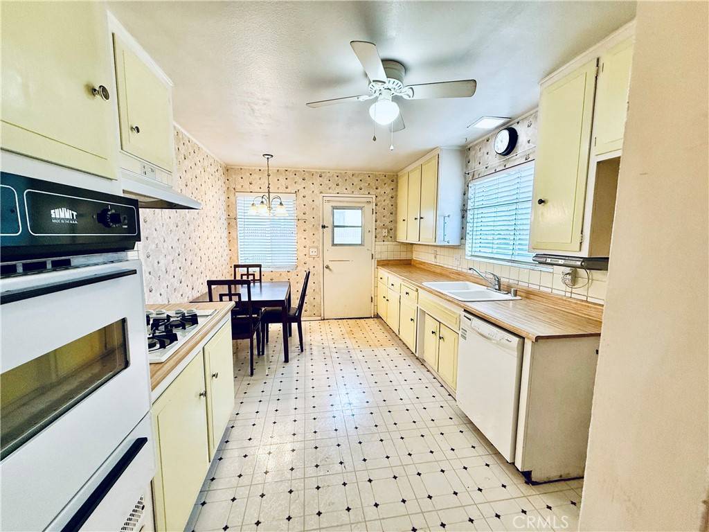 Carson, CA 90745,1866 E 213th