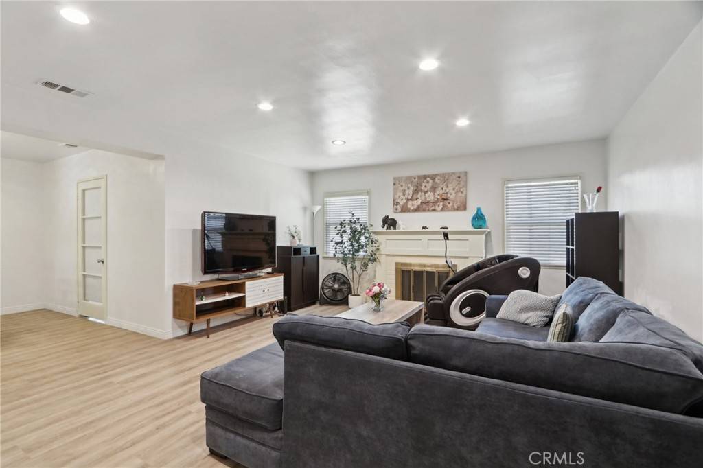 Arcadia, CA 91006,1120 Highland Oaks DR