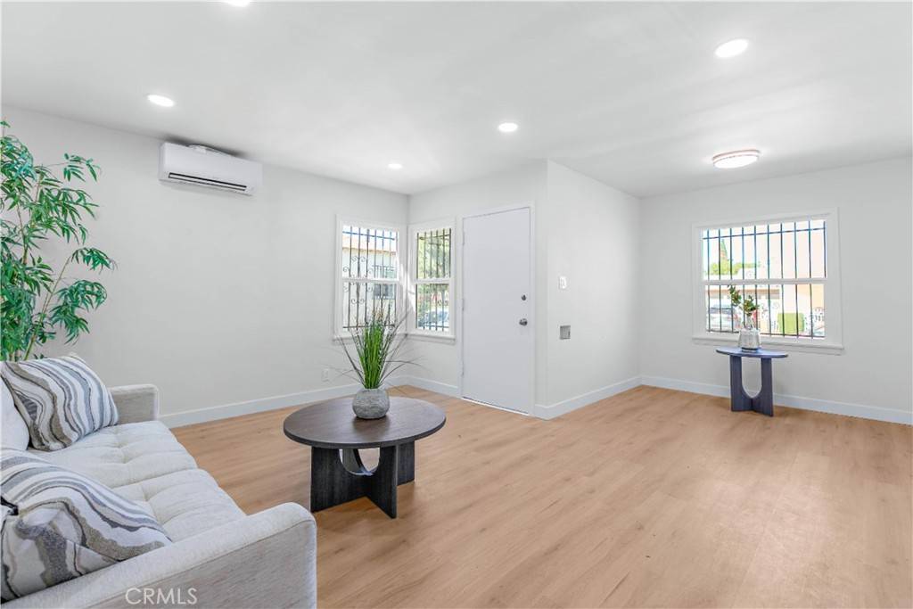 Compton, CA 90220,870 E 148th