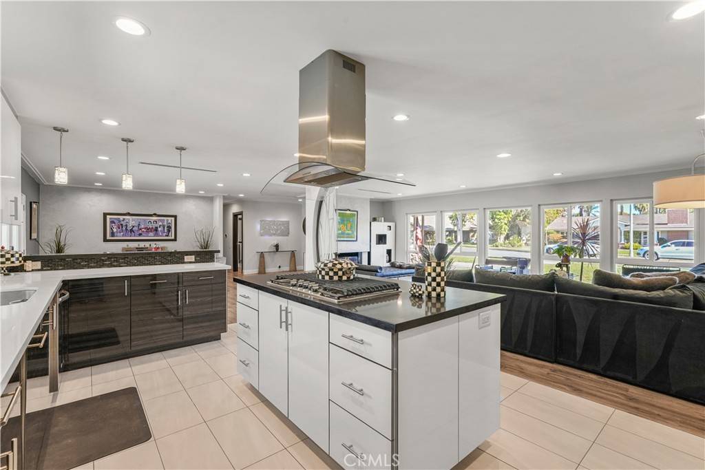 Northridge, CA 91324,9841 Donna AVE