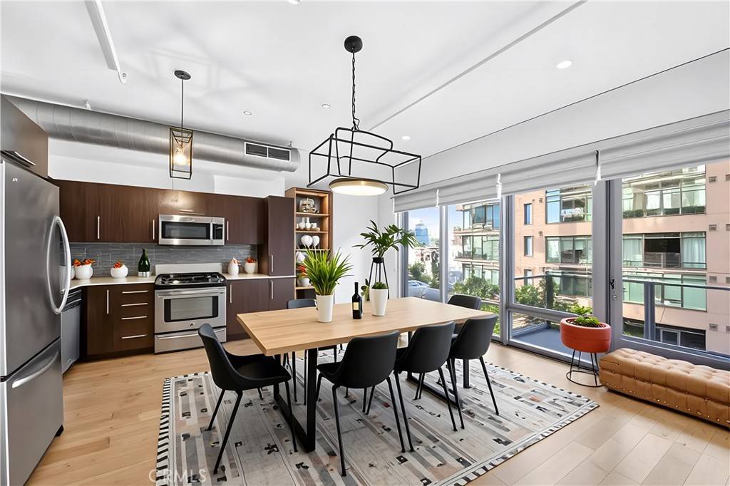 Los Angeles, CA 90015,1100 S Hope ST #911