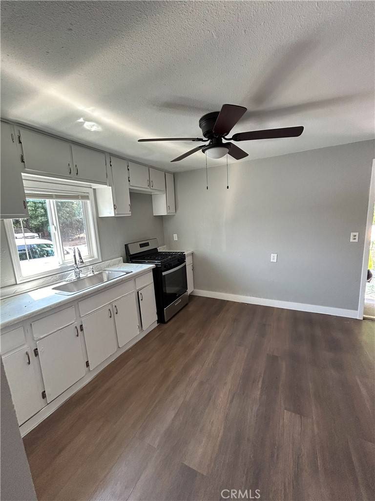 Woodlake, CA 93286,201 Manzanillo ST