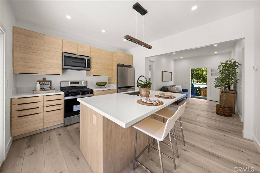 Santa Barbara, CA 93101,334 W Mission ST