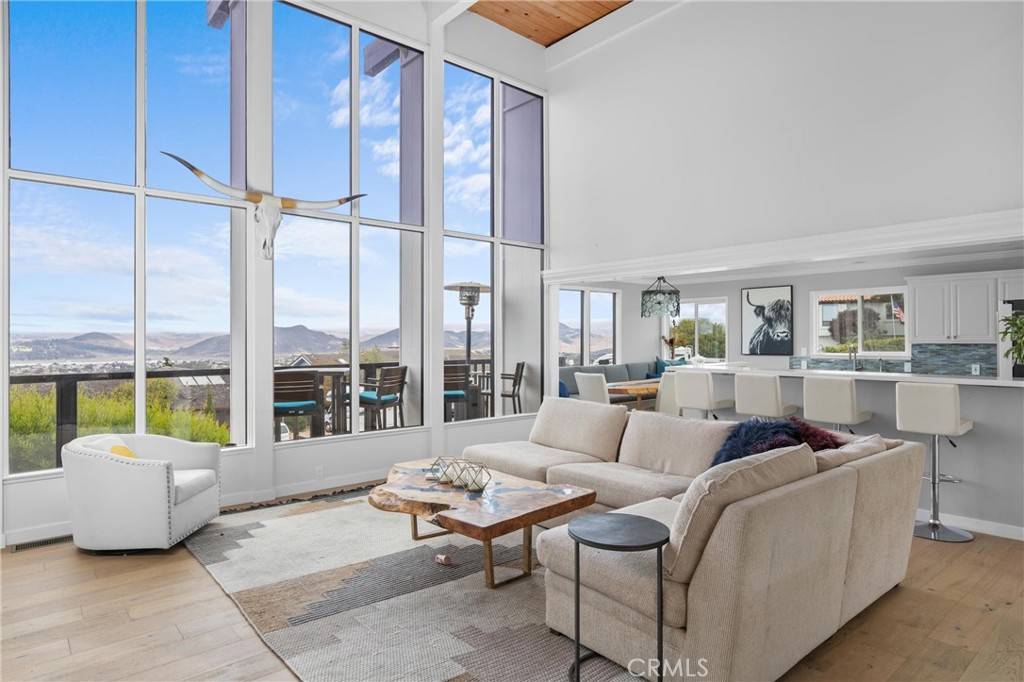 Los Osos, CA 93402,329 Travis DR