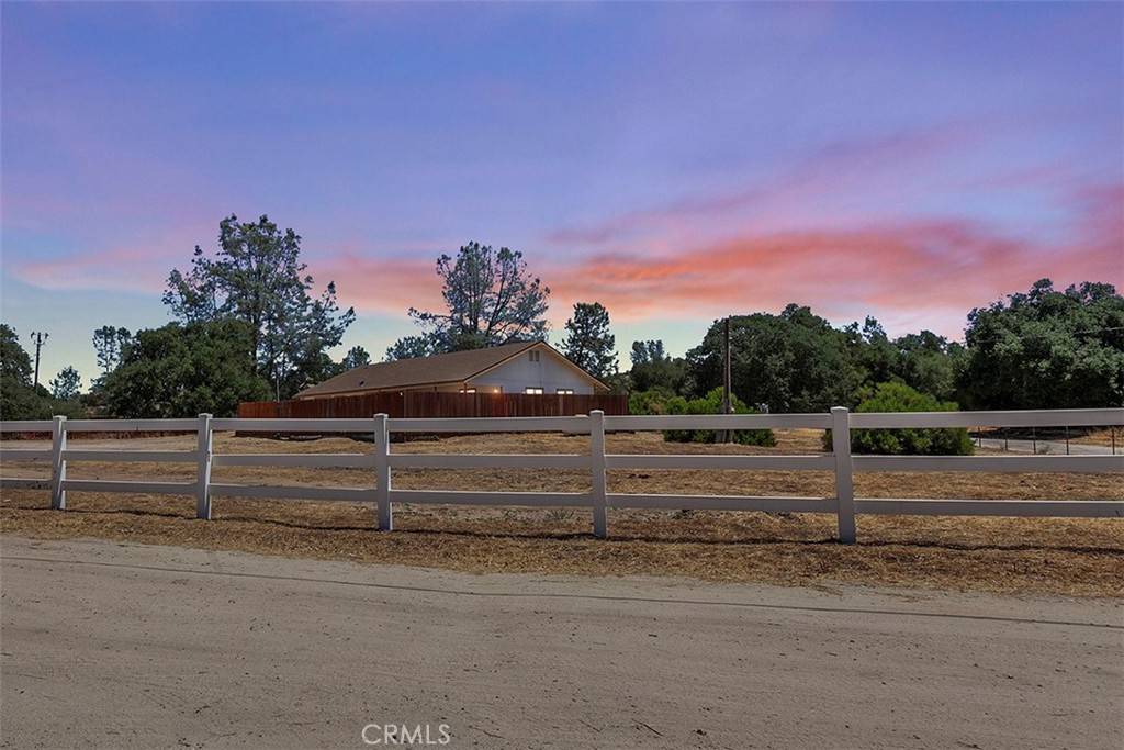 Creston, CA 93432,4281 Blue RD