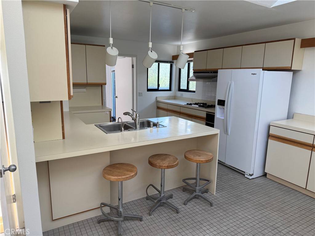 San Luis Obispo, CA 93405,31 Hathway AVE