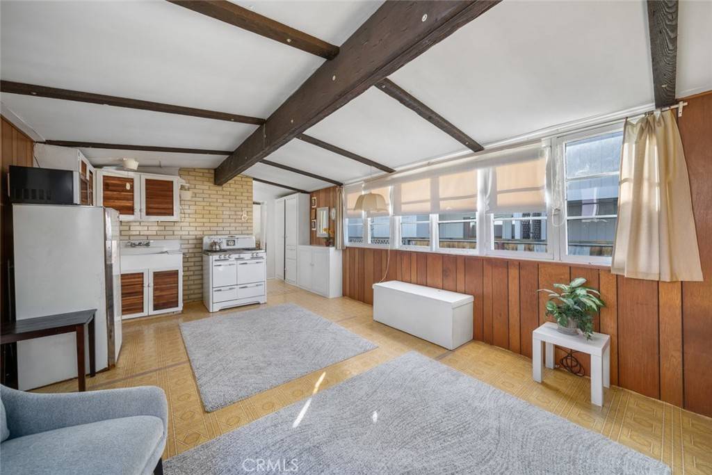 Morro Bay, CA 93442,408 Sicily ST