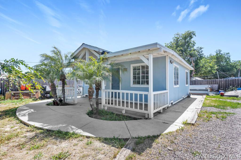 Vista, CA 92083,108 East DR