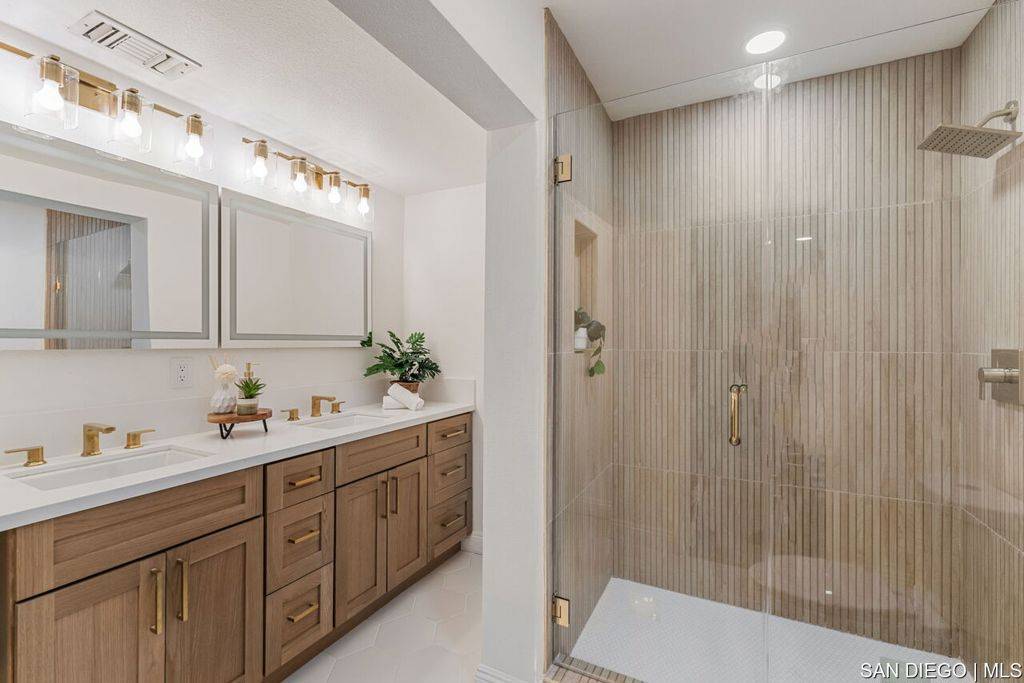 San Diego, CA 92123,3424 Lockwood DR