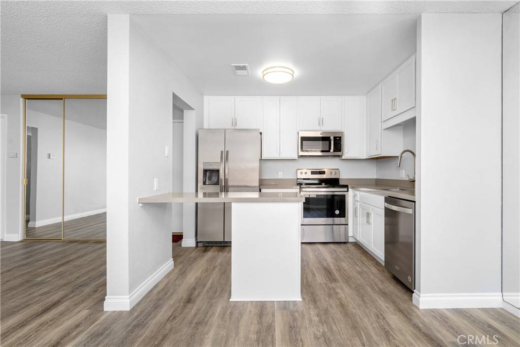 Thousand Oaks, CA 91360,824 Pinetree CIR #24