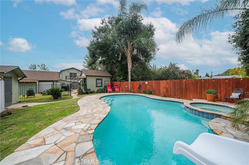 Altadena, CA 91001,607 Royce ST