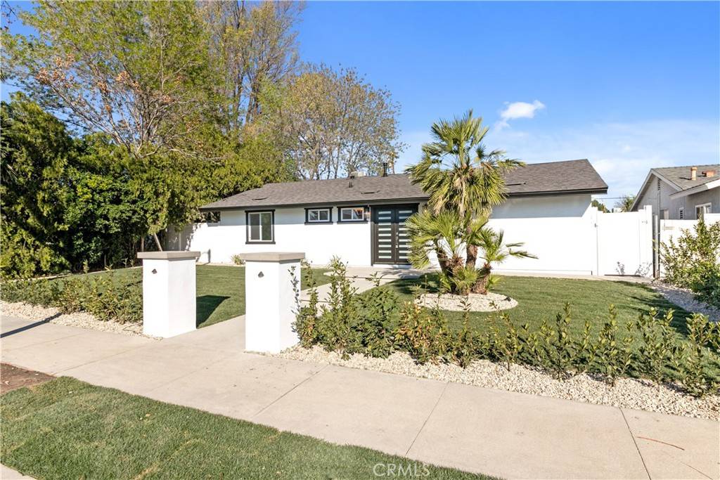 West Hills, CA 91307,23843 Victory BLVD